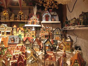 A display of many different houses and buildings.